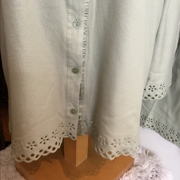 TJ Max green M 2 piece pajama set w/cutoff detail - Picture 2 of 15